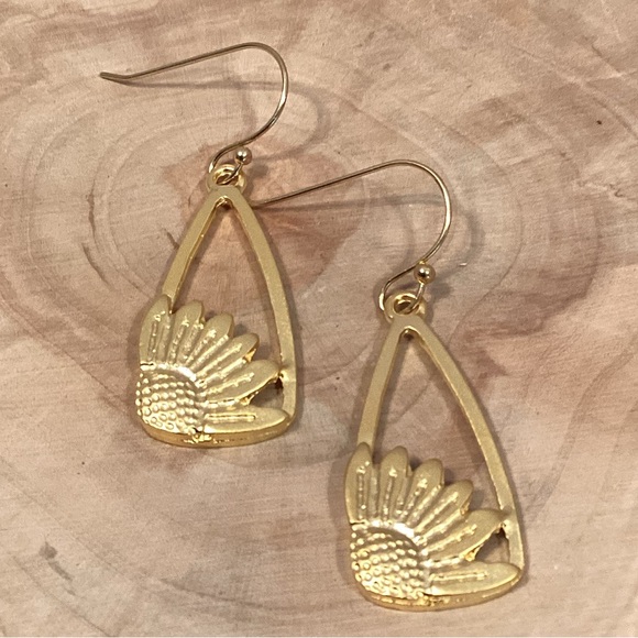 shellymic jewelry Jewelry - Golden Sunflower Earrings